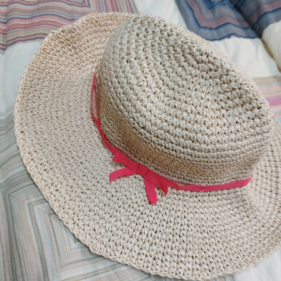 Gymbore medium straw hat. - Picture 3 of 3